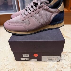 Valentino Rockstud Men’s Light Pink Rockrunner Low Top